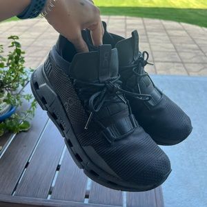 OnCloud Cloud Novas - Black Eclipse women’s size 8